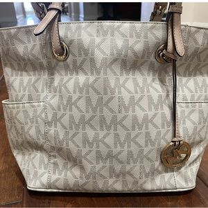 Perfect Condition Michael Kors handbag